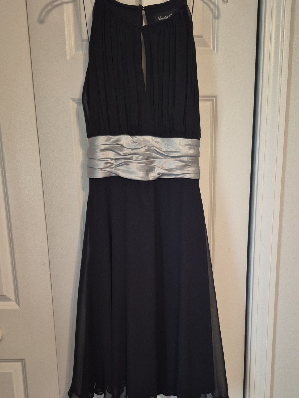 Elegant Black Evening Dress with Silver Waistband